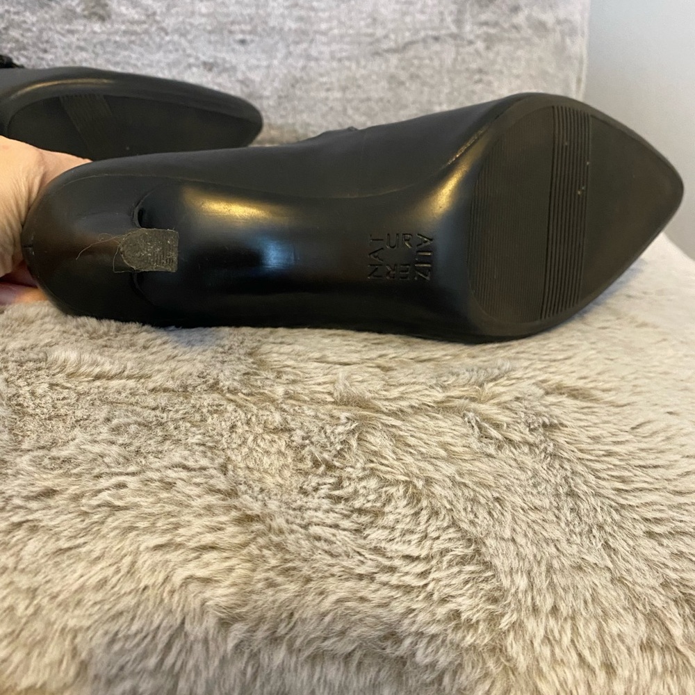 Naturalizer Elora Classic Black Mary Jane Leather Pumps - Picture 6 of 8